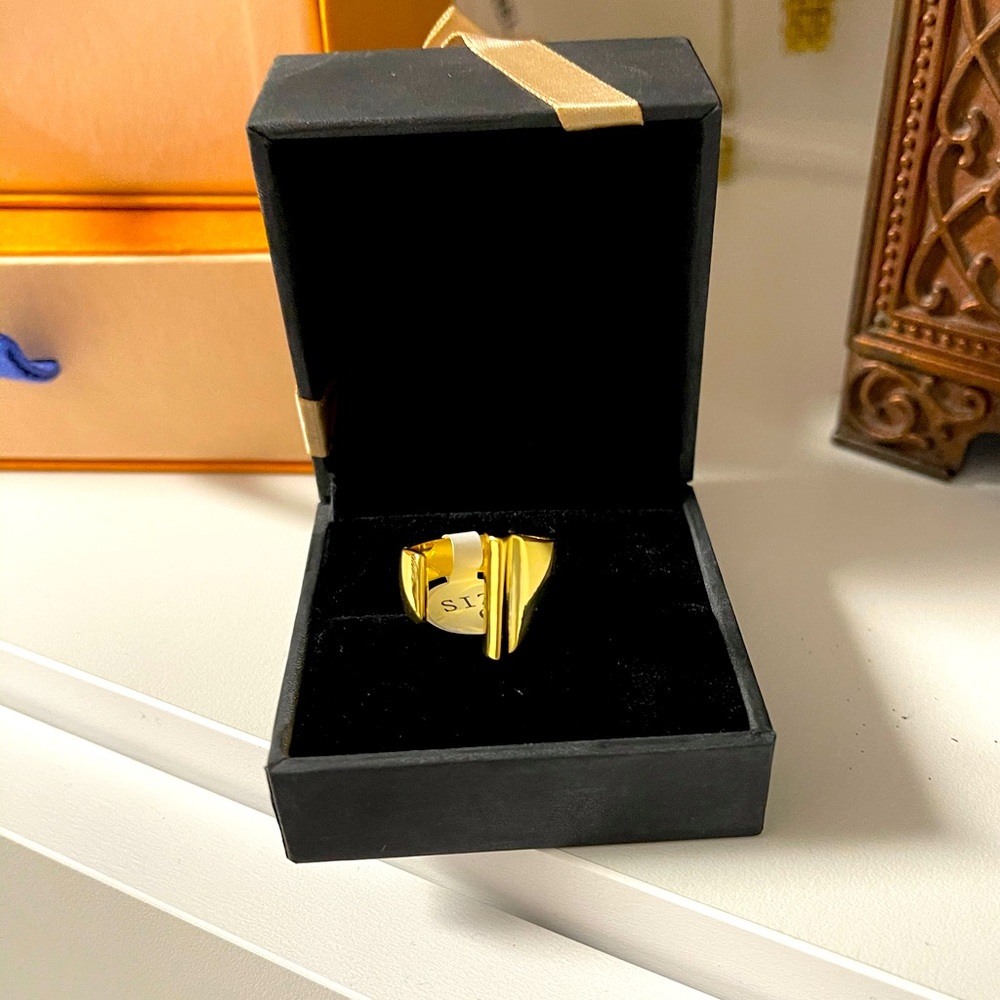 Gold plated “I” initial ring. Expands Sz 6-12.